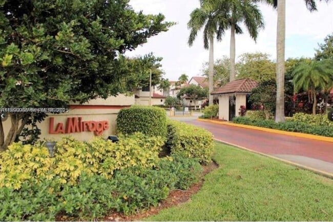 3629 Inverrary Blvd W in Lauderhill, FL - Building Photo - Building Photo