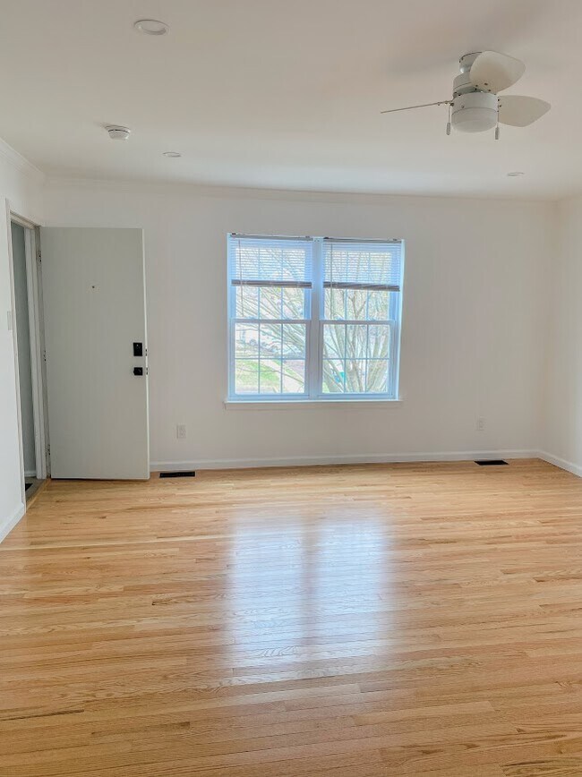 100 Grimley Rd, Unit 1st Floor in Schwenksville, PA - Foto de edificio - Building Photo
