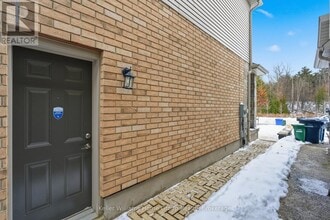 115 Dallan Dr in Guelph, ON - Building Photo - Building Photo