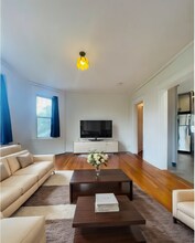 114 Riverway, Unit 9 in Boston, MA - Foto de edificio - Building Photo