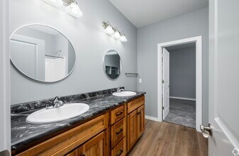 2090 Glastonbury Row in Fort Wayne, IN - Building Photo - Building Photo