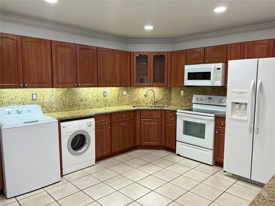 6795 SW 132nd Ave, Unit 204 in Miami, FL - Building Photo