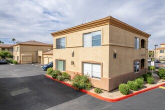 Villa Real in Tempe, AZ - Foto de edificio - Building Photo