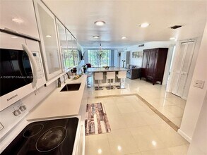 3051 S Palm Aire Dr in Pompano Beach, FL - Building Photo - Building Photo