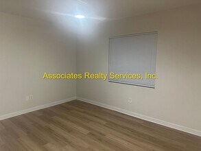 4923 NW 30th Ter in Gainesville, FL - Building Photo - Building Photo