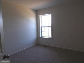 60 Chennault Trail in Falling Waters, WV - Building Photo - Building Photo