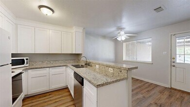 412 University Oaks Blvd in College Station, TX - Building Photo - Building Photo