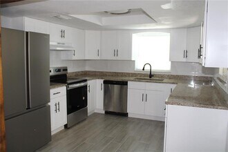 10704 50th Ave N in St. Petersburg, FL - Building Photo - Building Photo