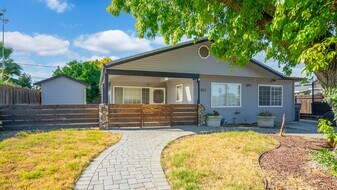 812 Taylor St in Winters, CA - Building Photo