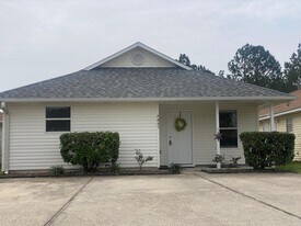 7457 Harvest Village Ct in Navarre, FL - Building Photo