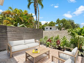3234 W Trade Ave in Miami, FL - Building Photo - Building Photo
