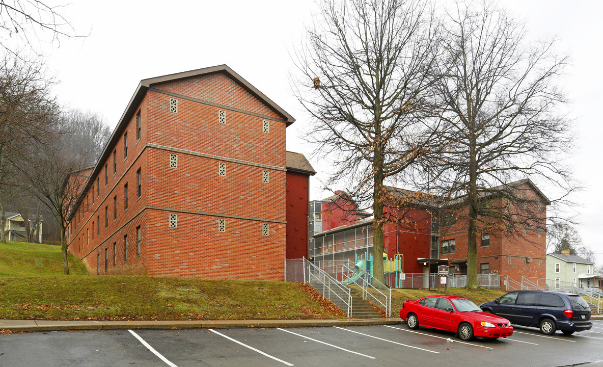 Mount Washington Apartments in Beaver Falls, PA - Foto de edificio