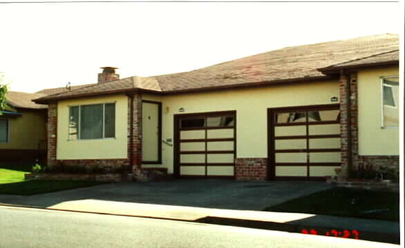 41 Linden Ave in San Bruno, CA - Building Photo