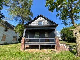 28 S Griffin St in Danville, IL - Building Photo