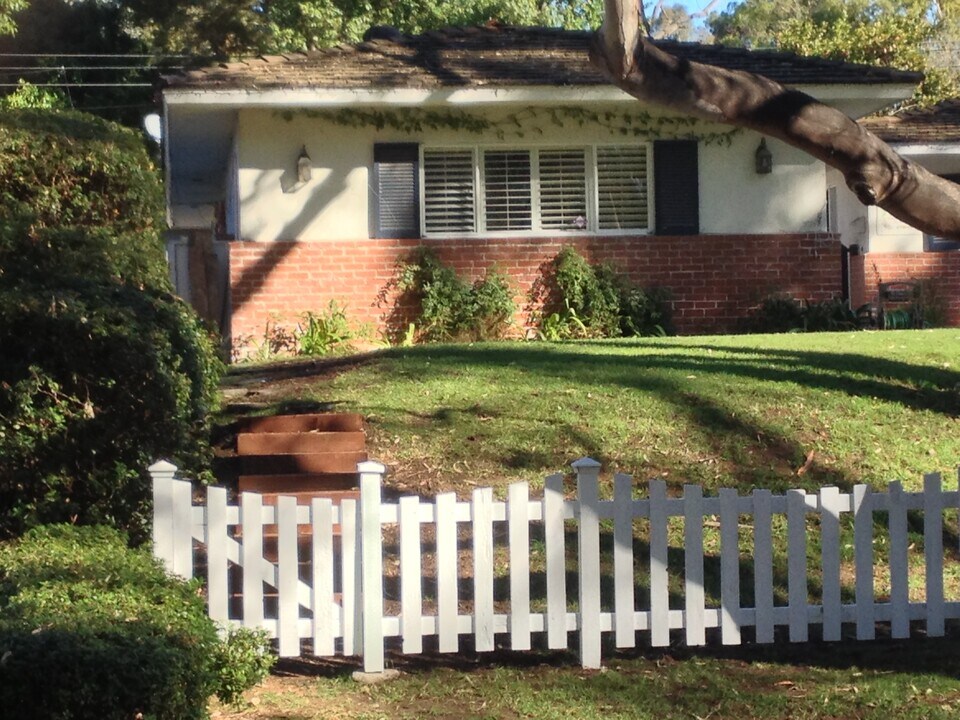 3421 Palos Verdes Dr N in Palos Verdes Estates, CA - Building Photo