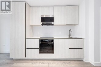 120 Broadway Ave in Toronto, ON - Building Photo - Building Photo