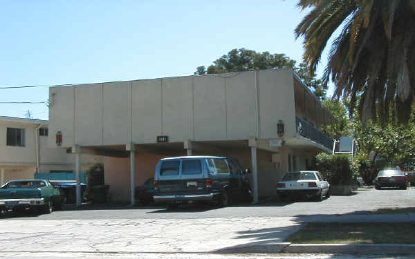 2441 S Denison Ave in San Pedro, CA - Building Photo