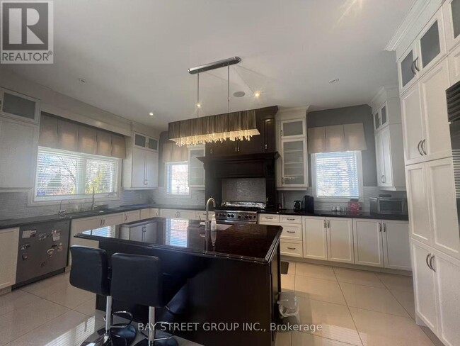 10 Anglin Dr