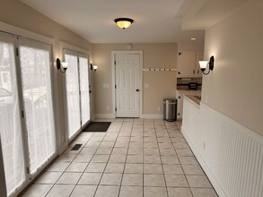 64 Spring St in Windsor Locks, CT - Building Photo - Building Photo