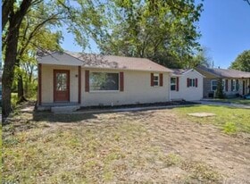 6514 E Pine Pl in Tulsa, OK - Building Photo