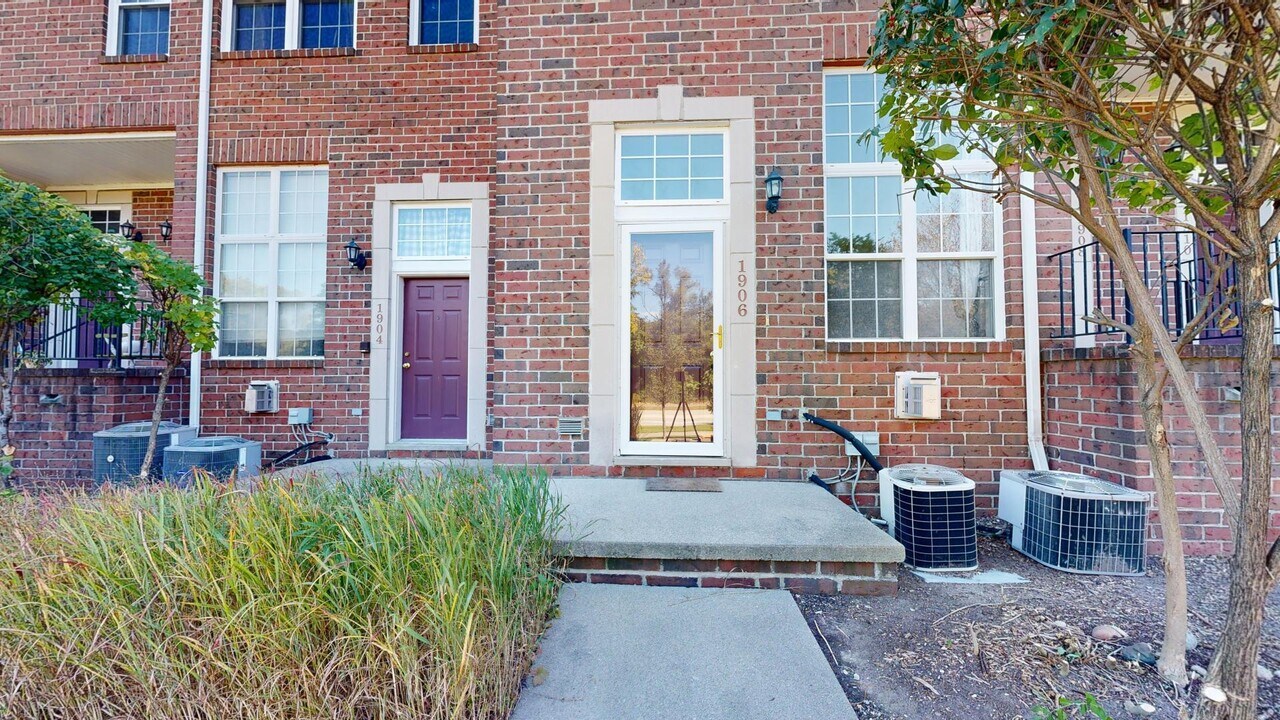 1906 Lindsay Ln in Ann Arbor, MI - Foto de edificio