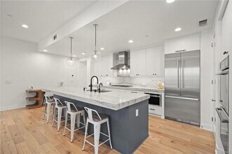 12481 Osprey Ln in Los Angeles, CA - Foto de edificio - Building Photo