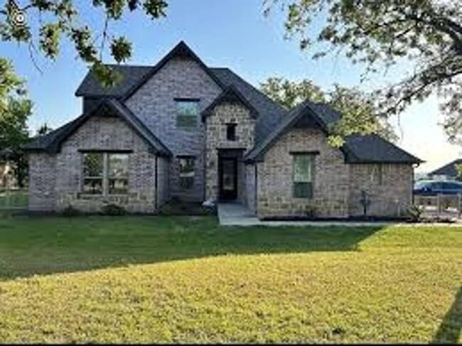 7109 Lake Village Ct in Granbury, TX - Building Photo - Building Photo