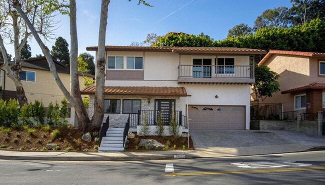 3900 Pso De Las Tortugas in Torrance, CA - Building Photo - Building Photo