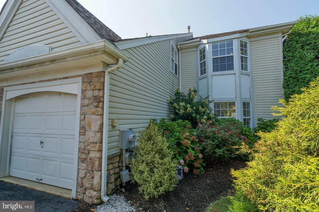 1610 Mayfield Cir in Jamison, PA - Building Photo