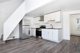 44 Ridge St, Unit 2 in Hastings On Hudson, NY - Building Photo - Building Photo