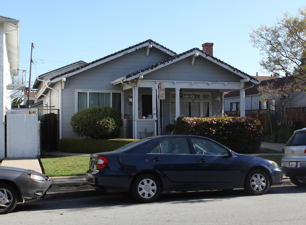 1120 Chula Vista Ave in Burlingame, CA - Foto de edificio