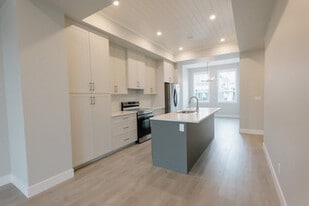 7467 Oakstone Rd in Chilliwack, BC - Building Photo