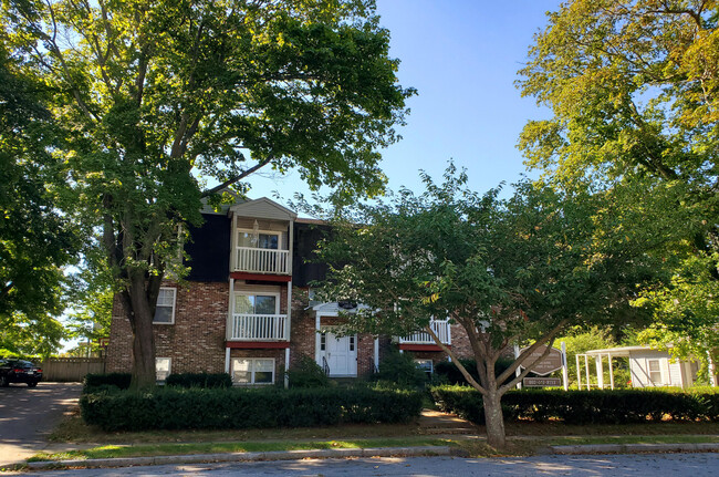 Bristol Apartments in New London, CT - Foto de edificio - Building Photo