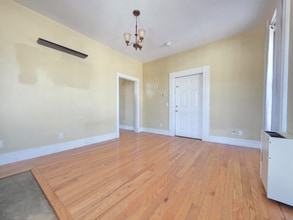 128 Hammond St, Unit 1 in Bangor, ME - Building Photo - Building Photo