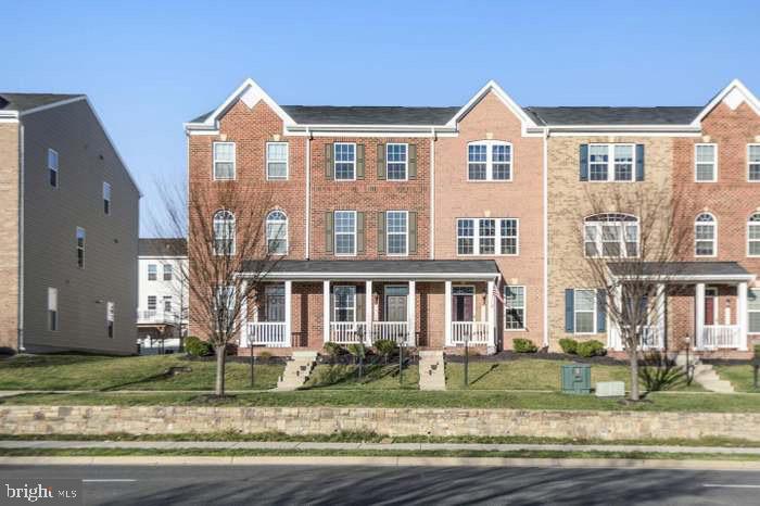 1718 Featherstone Rd in Woodbridge, VA - Building Photo