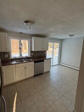 22 Simpson Cir in Agawam, MA - Foto de edificio - Building Photo