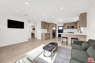 2206 N Brighton St in Burbank, CA - Building Photo - Building Photo