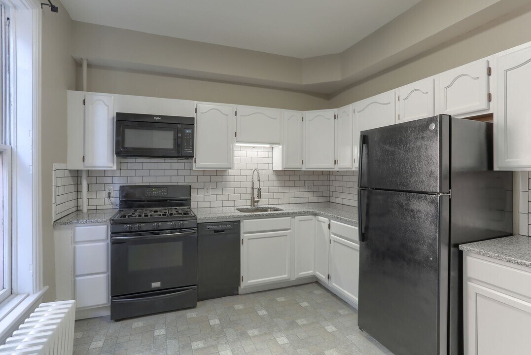 1607 Green St in Harrisburg, PA - Building Photo