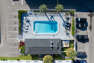 The Element at 464 in Daytona Beach, FL - Foto de edificio - Building Photo