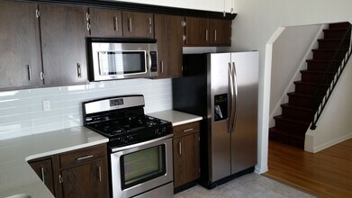 1826 Larkins Wy in Pittsburgh, PA - Building Photo - Building Photo