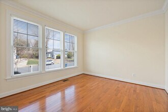 9313 Talisman Dr in Vienna, VA - Foto de edificio - Building Photo