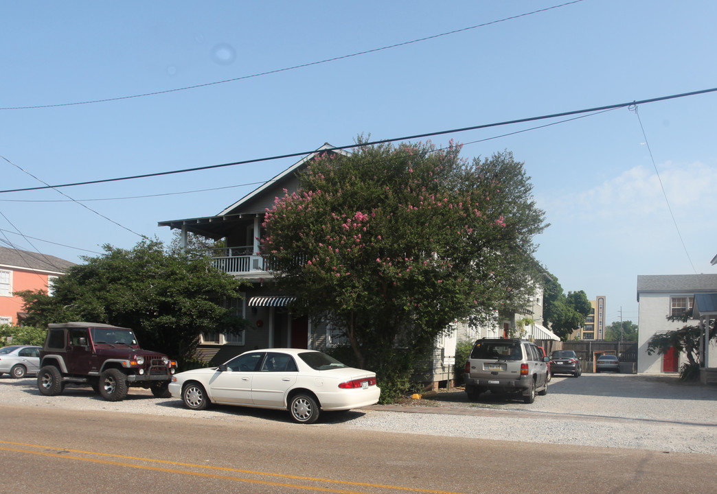 227 E State St in Baton Rouge, LA - Building Photo