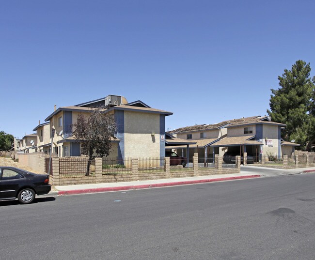 Por Of Challenger Townhomes in Palmdale, CA - Building Photo - Building Photo