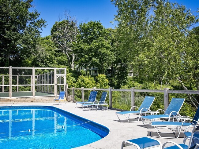 230 Marshall St in Duxbury, MA - Building Photo - Building Photo