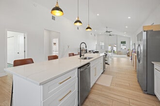1040 48th Ave N in St. Petersburg, FL - Building Photo - Building Photo