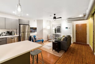 221 Vine St in Philadelphia, PA - Building Photo