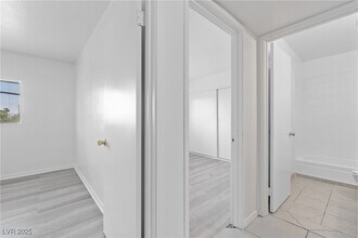 1812 Fulstone Way-Unit -4 in Las Vegas, NV - Building Photo - Building Photo