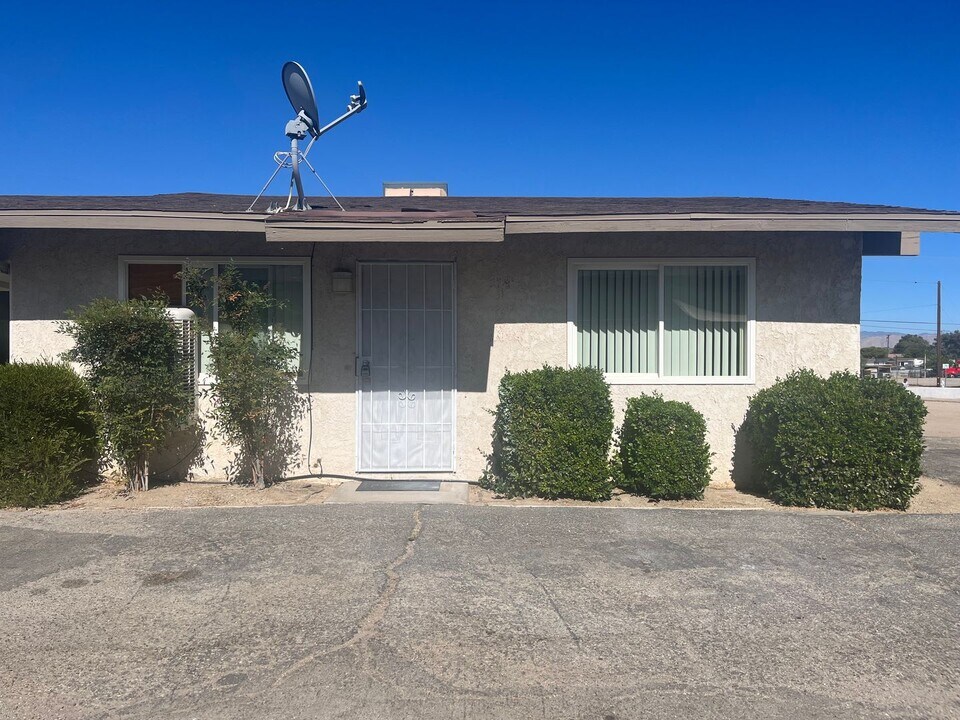 15378 Sequoia St in Hesperia, CA - Building Photo