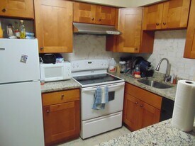 1025 Hancock St in Quincy, MA - Building Photo