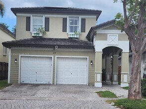 229 NE 36th Terrace in Homestead, FL - Building Photo - Building Photo